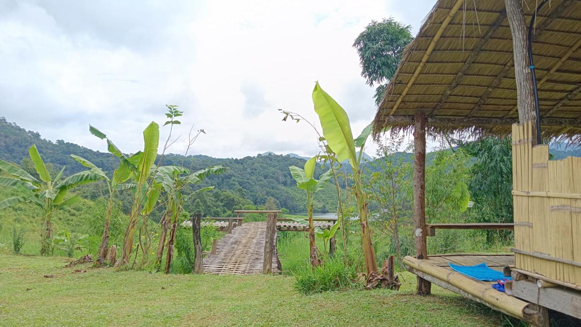 ไร่นิธิสุนทร Nithisoonthon Farmstay Mae Hong Son Exterior photo