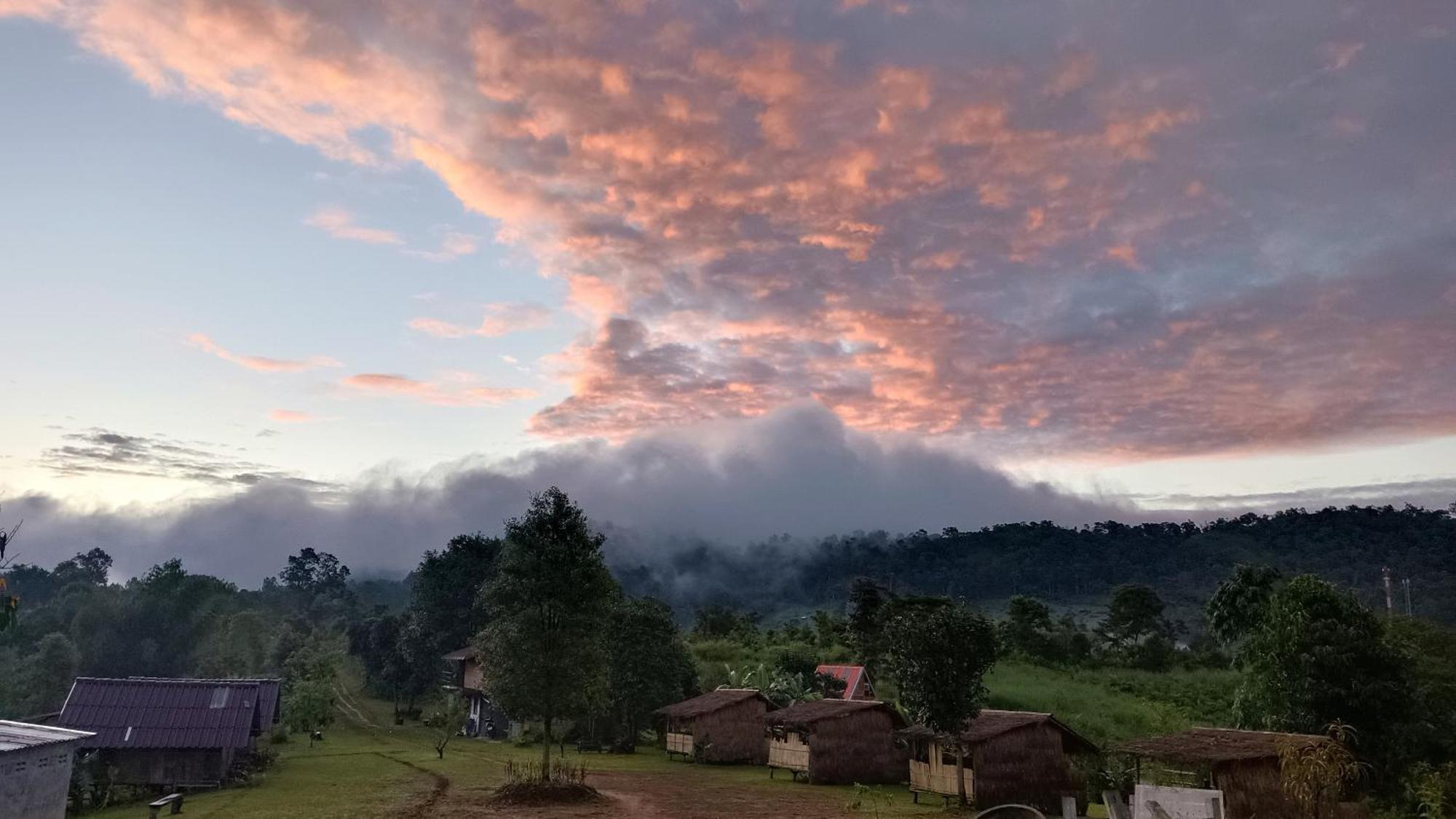ไร่นิธิสุนทร Nithisoonthon Farmstay Mae Hong Son Exterior photo
