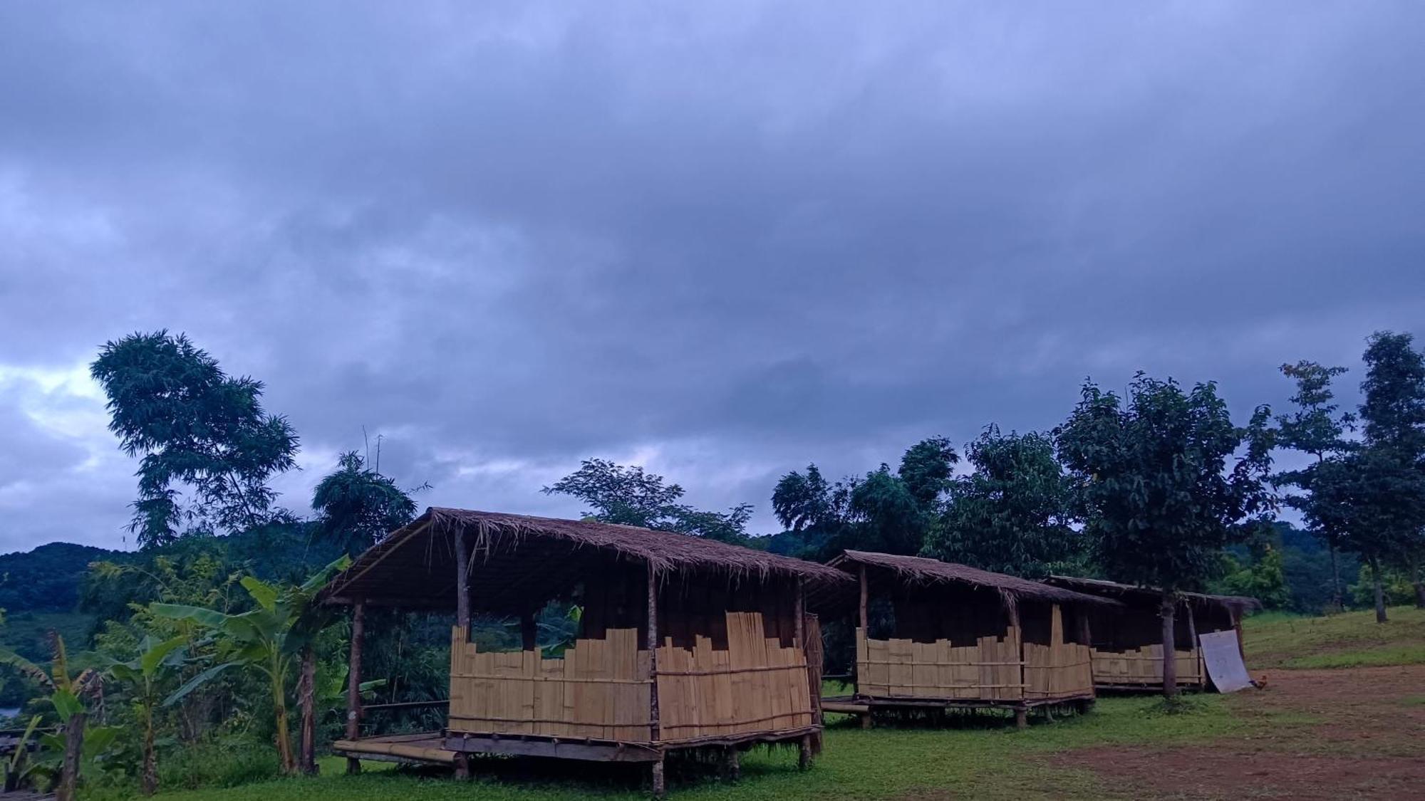 ไร่นิธิสุนทร Nithisoonthon Farmstay Mae Hong Son Exterior photo