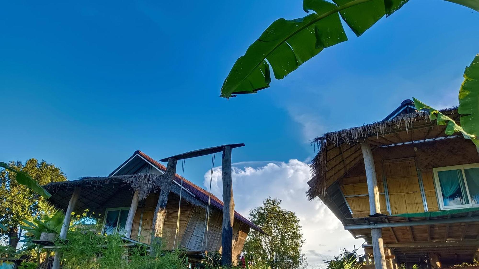 ไร่นิธิสุนทร Nithisoonthon Farmstay Mae Hong Son Exterior photo