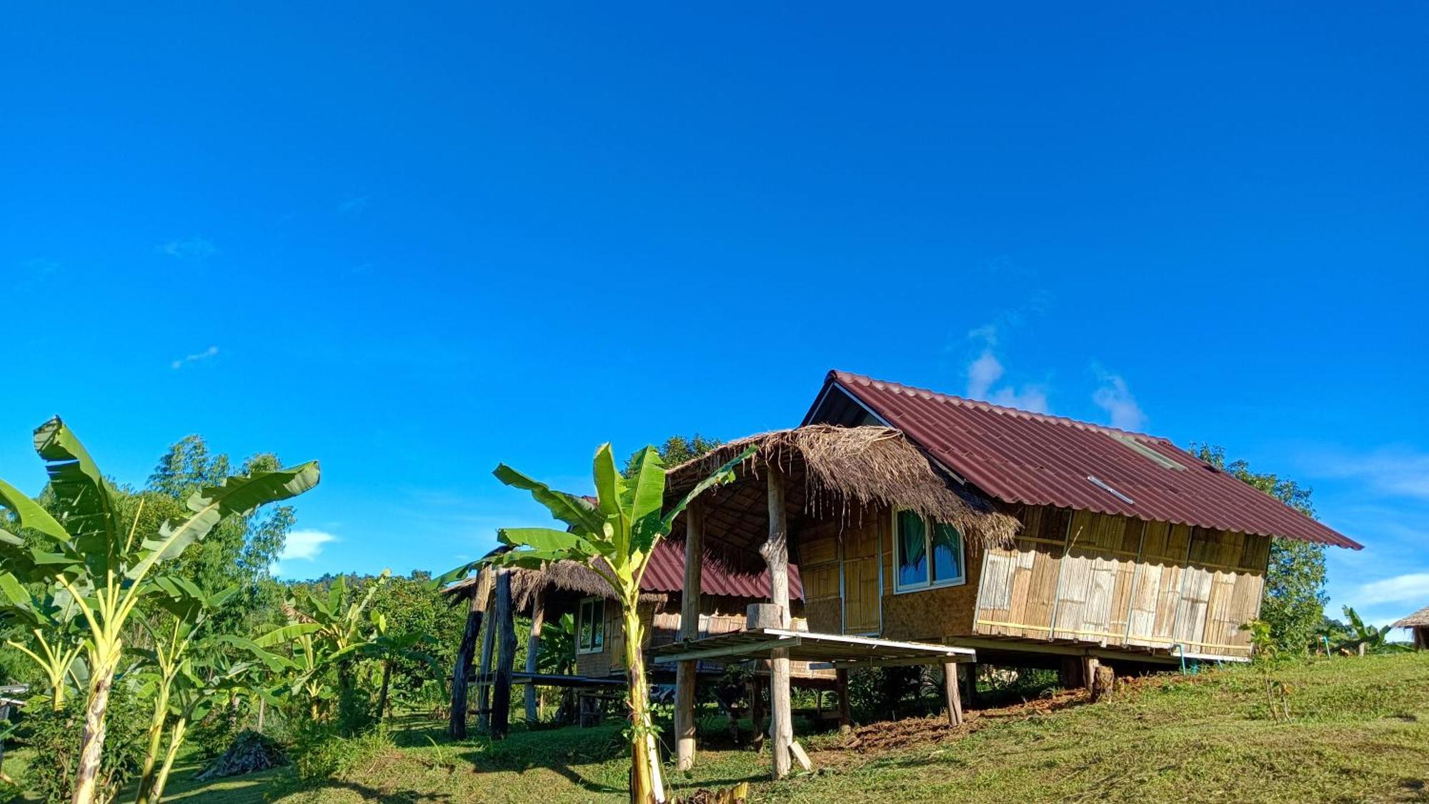 ไร่นิธิสุนทร Nithisoonthon Farmstay Mae Hong Son Exterior photo