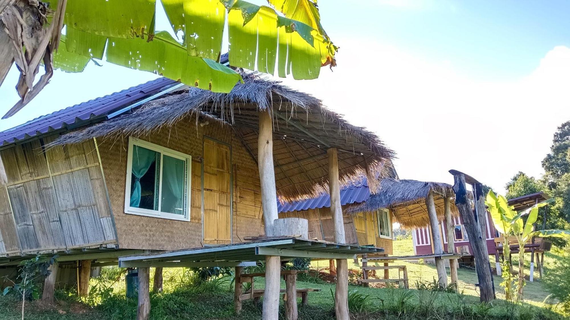 ไร่นิธิสุนทร Nithisoonthon Farmstay Mae Hong Son Exterior photo