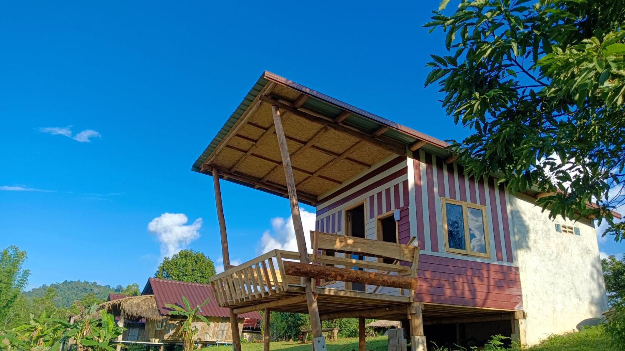ไร่นิธิสุนทร Nithisoonthon Farmstay Mae Hong Son Exterior photo