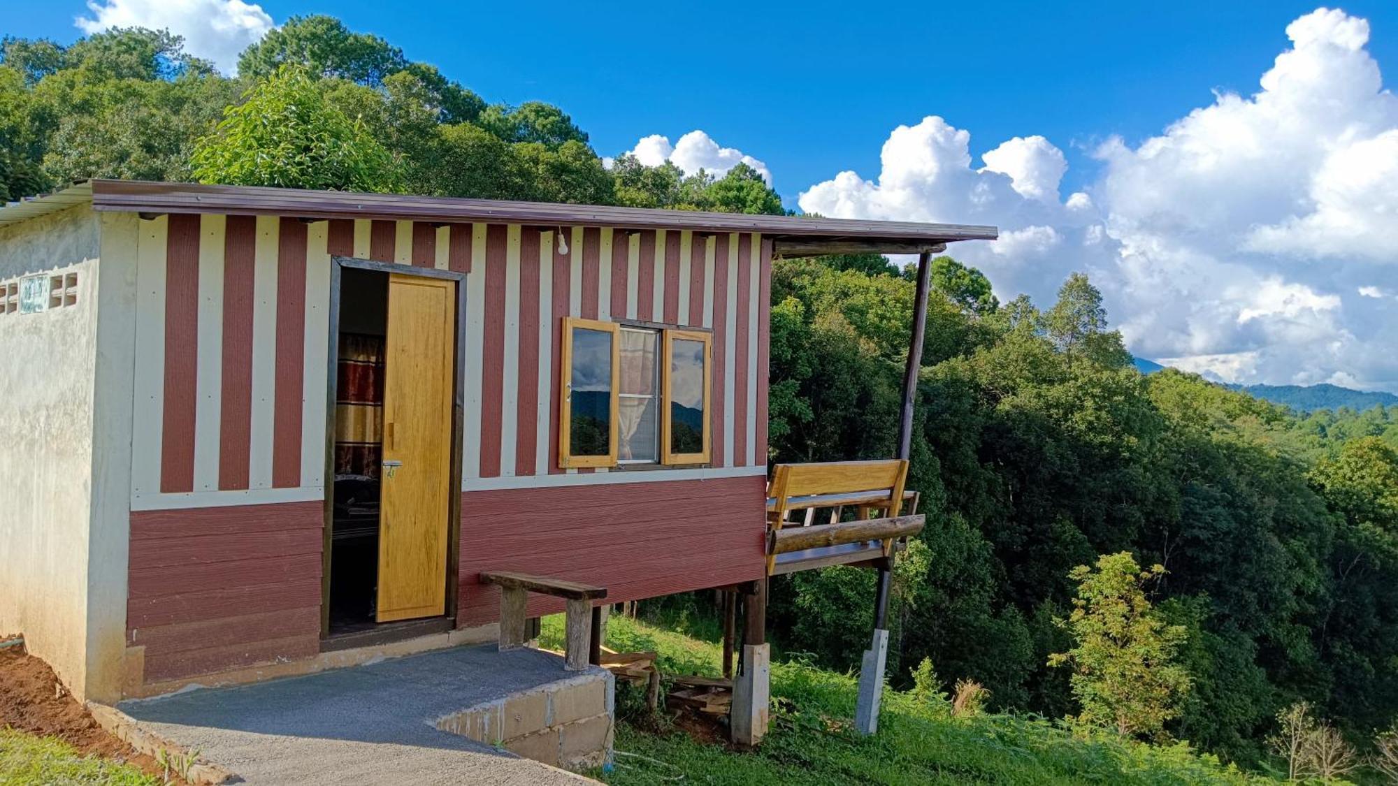 ไร่นิธิสุนทร Nithisoonthon Farmstay Mae Hong Son Exterior photo