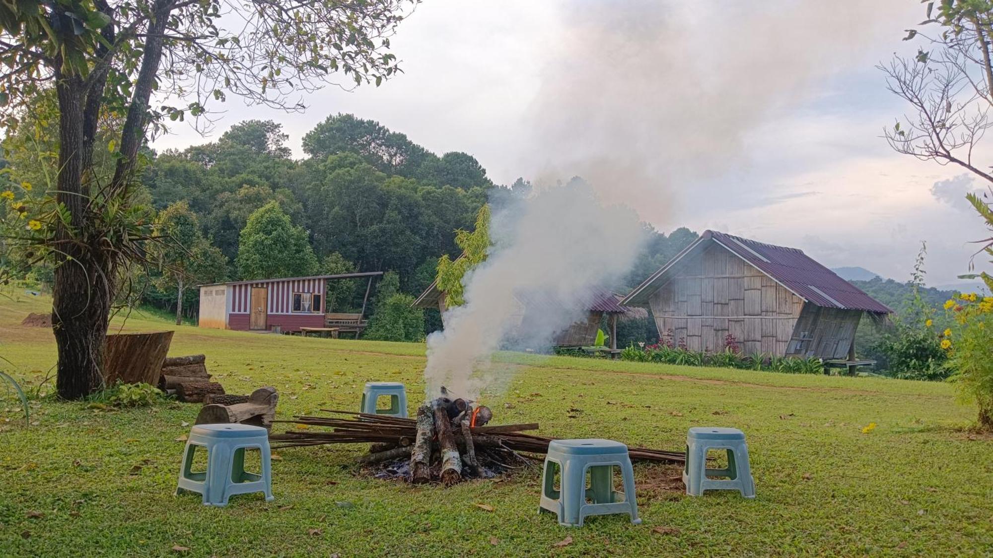 ไร่นิธิสุนทร Nithisoonthon Farmstay Mae Hong Son Exterior photo