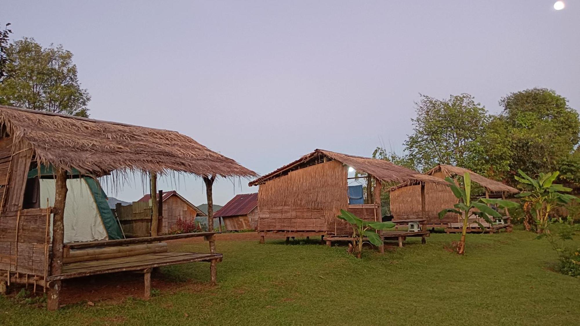 ไร่นิธิสุนทร Nithisoonthon Farmstay Mae Hong Son Exterior photo