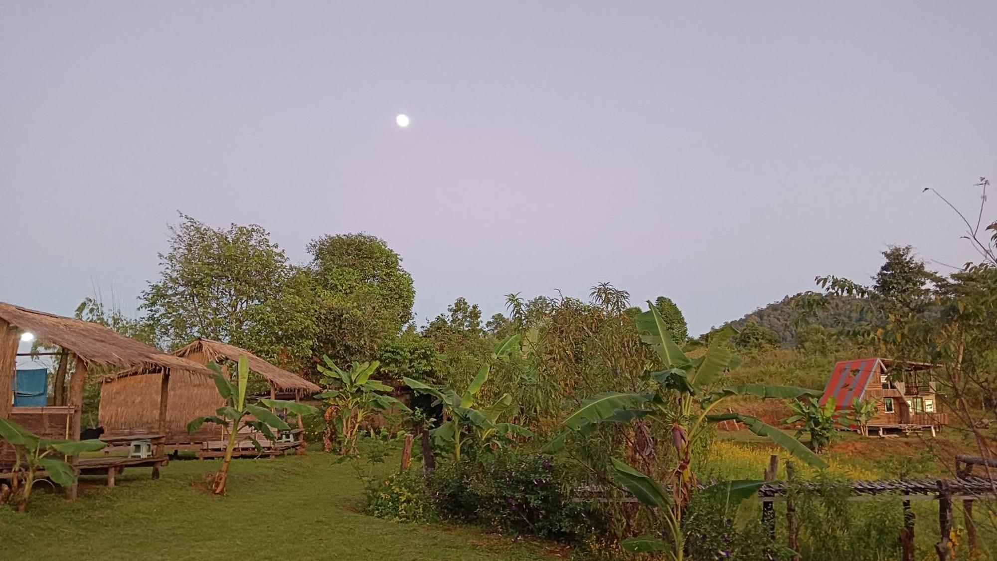 ไร่นิธิสุนทร Nithisoonthon Farmstay Mae Hong Son Exterior photo