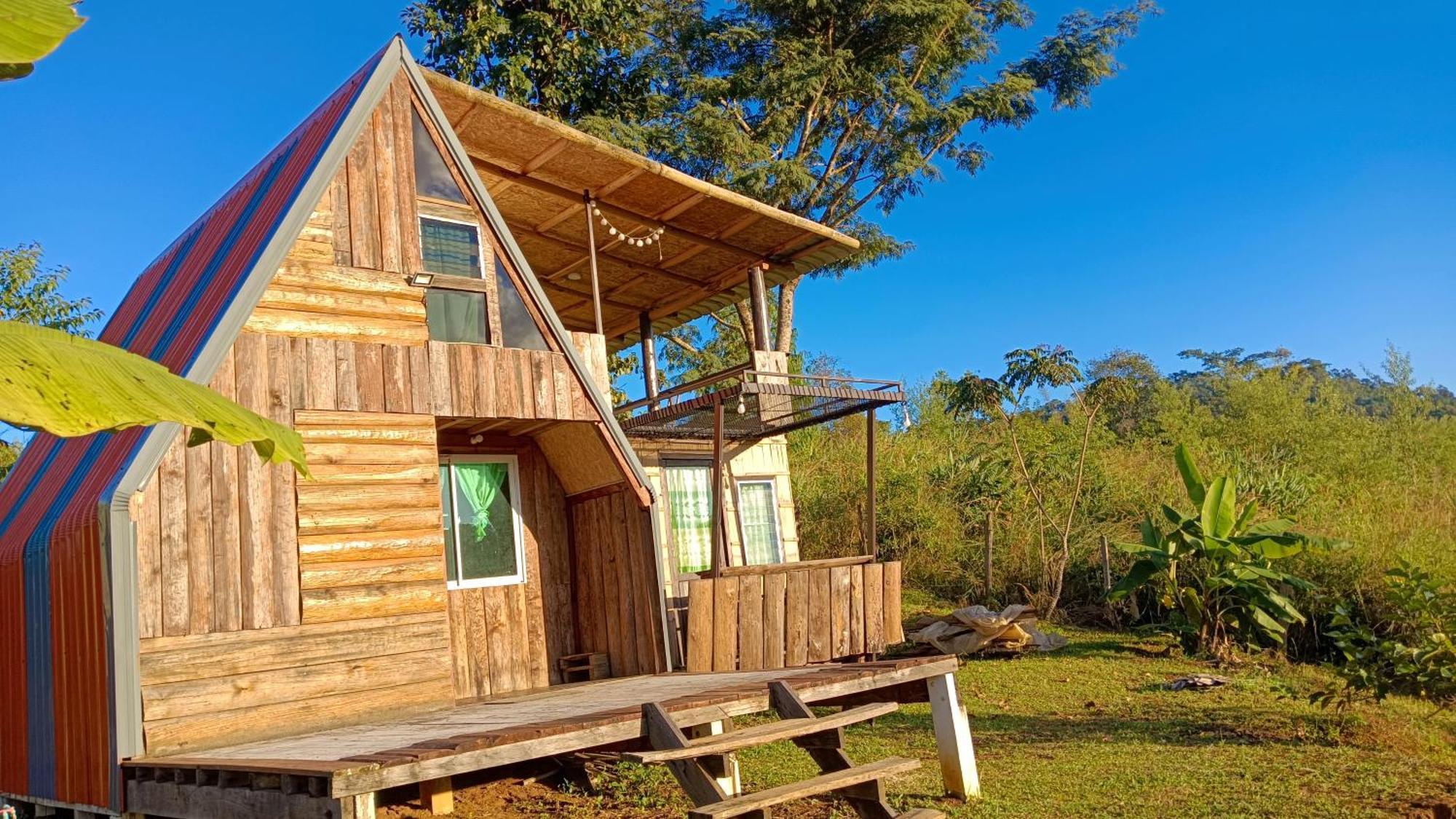 ไร่นิธิสุนทร Nithisoonthon Farmstay Mae Hong Son Exterior photo