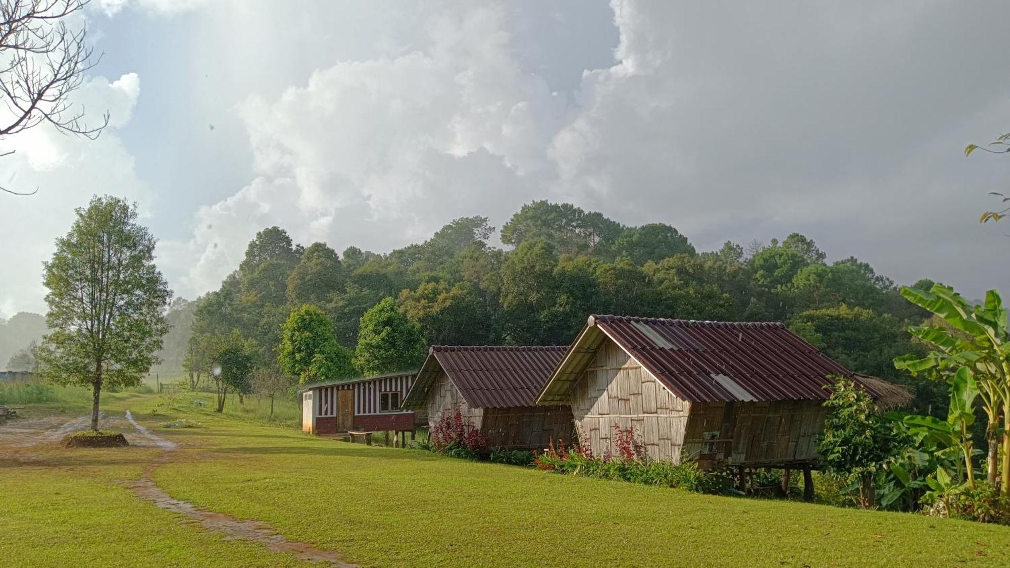 ไร่นิธิสุนทร Nithisoonthon Farmstay Mae Hong Son Exterior photo