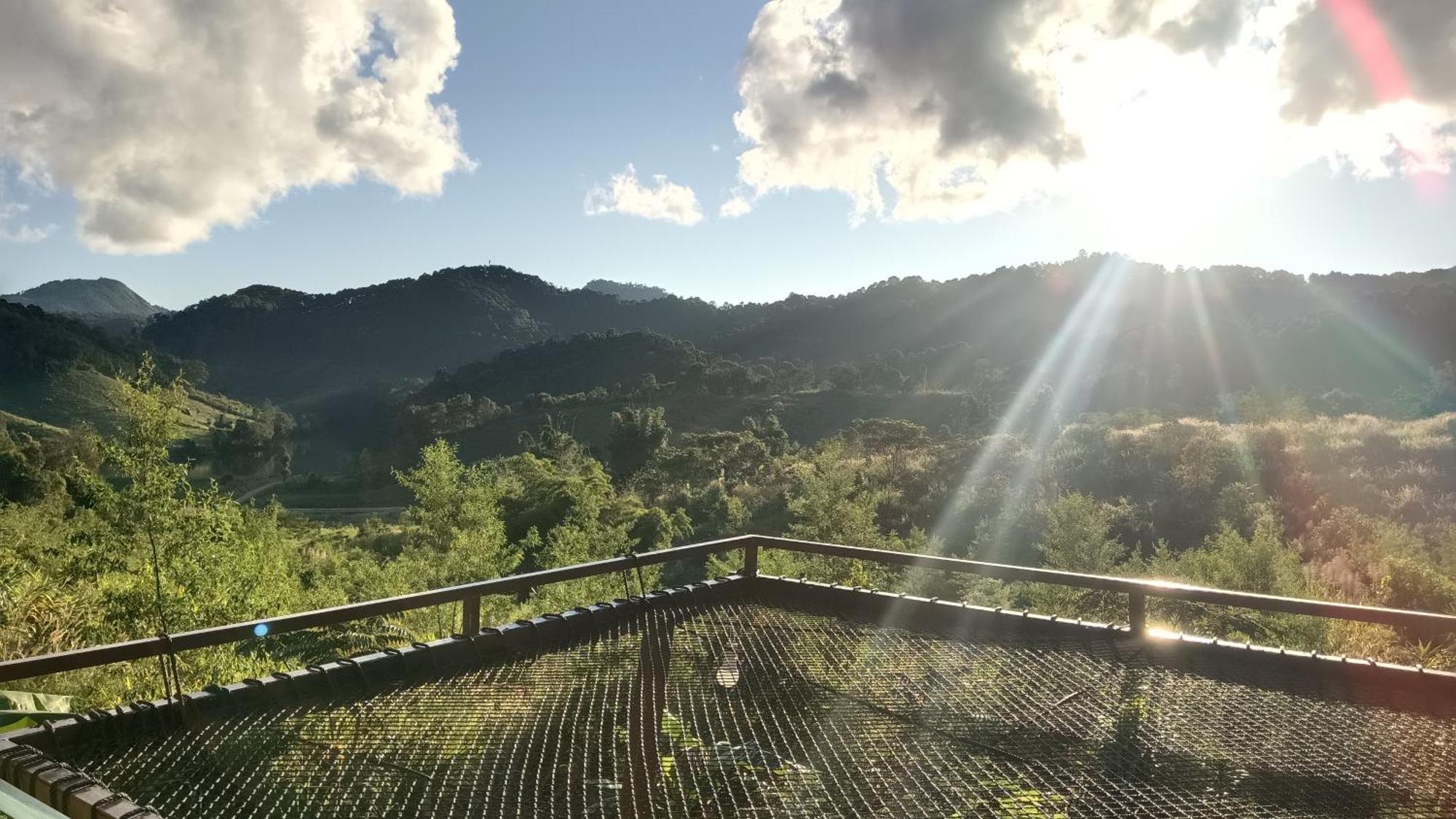 ไร่นิธิสุนทร Nithisoonthon Farmstay Mae Hong Son Exterior photo